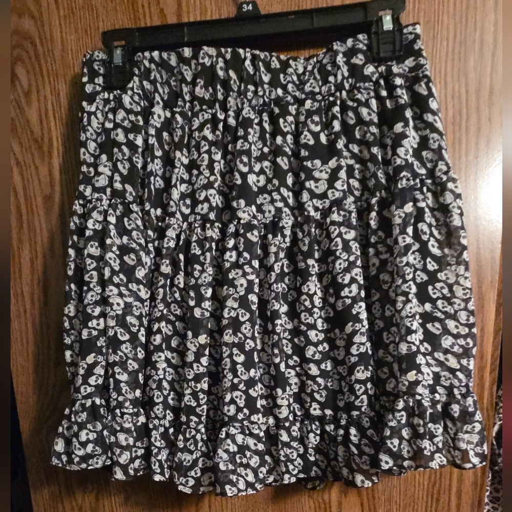 SKULLS-Hot Topic Royal Bones Black and White Skull A-Line Skirt Size M